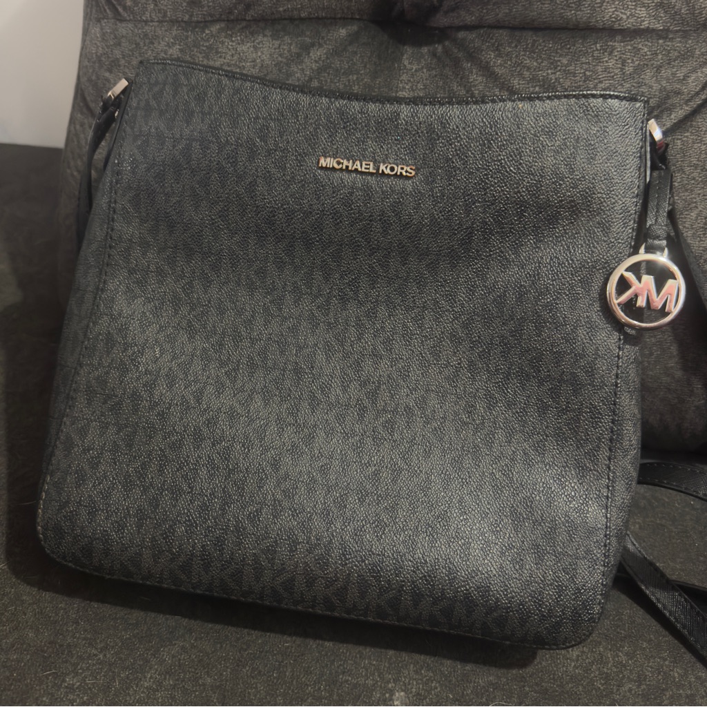 Michael Kors Jet Set Large Crossbody Bag!